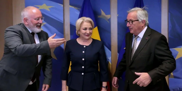 Dancila - Timmermans si Juncker FOTO gov.ro