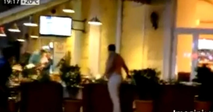 Bărbatul s-a îmbătat şi a aruncat cu scaune