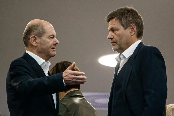 Robert Habeck (dreapta) discutan cu Olaf Scholz FOTO EPA-EFE