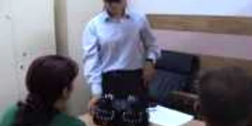 Bacău: Poșetă găsită și returnată proprietarei, de polițiști