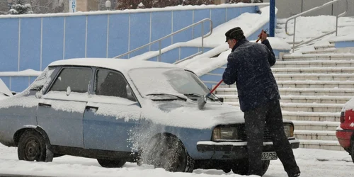 Stratul de zăpadă a depăşit 10 centimetri