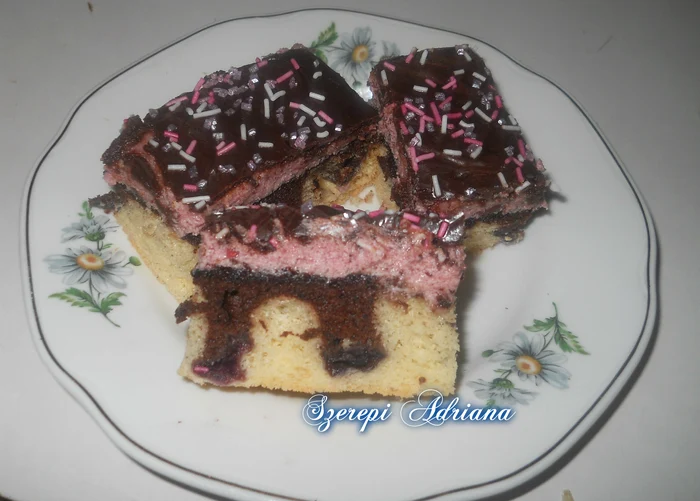 
    Prăjitură cu vișine  