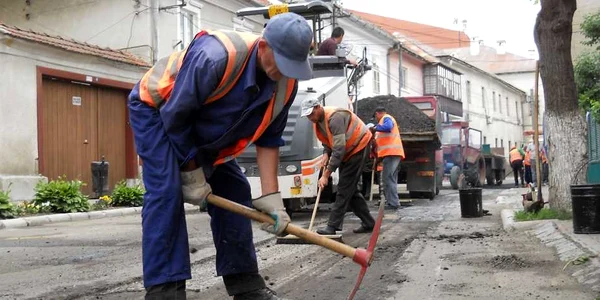 Muncitorii Primăria Bistriţa vor repara în această după-amiază strada George Coşbuc