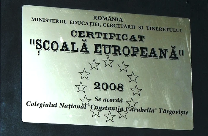 Cele două eleve provin de la două licee de renume din Târgovişte