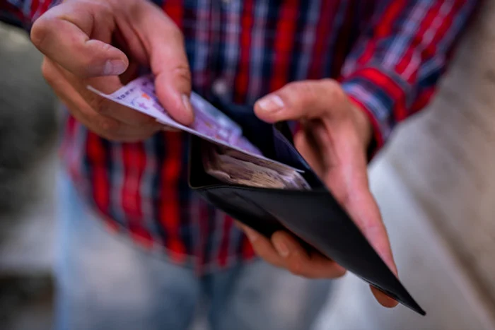 
    CEC Bank amână plata ratelor bancare pentru anumite persoane fizice   