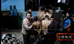 Bărbaţii au ajuns la secţia de poliţie doar cu prosoapele de pe ei jpeg