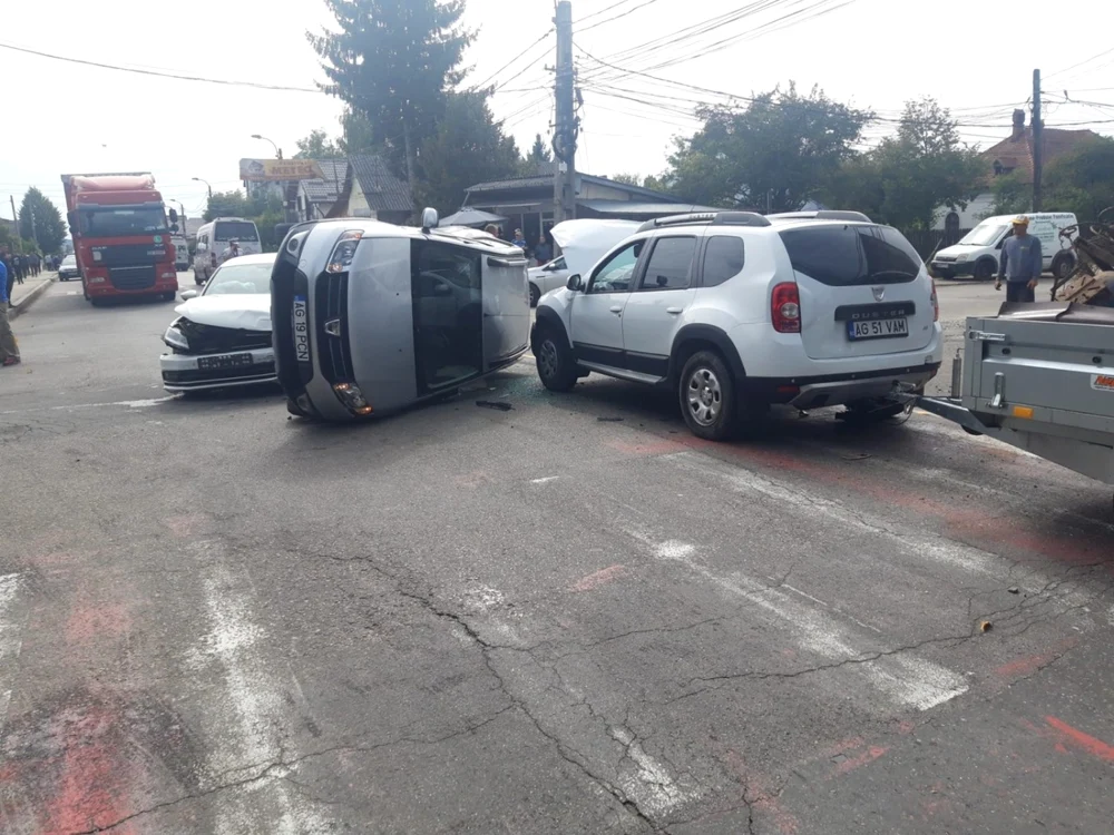 Accidentul s-a produs într-o zonă foarte aglomerată FOTO: ISU Argeş