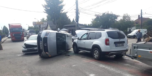 accident 3 maşini curtea de arges 01