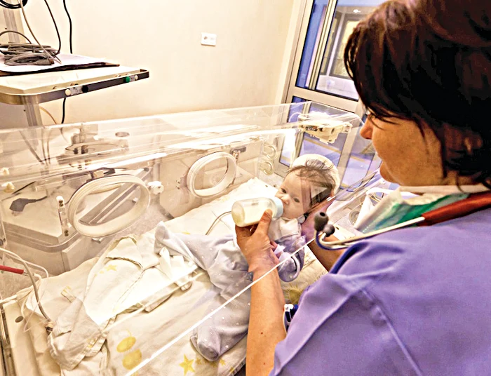 Sute de nou-născuţi  de la „Marie Curie” ar  putea fi hrăniţi natural