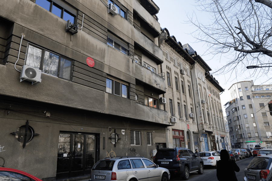 Închirierea apartamentelor din blocurile cu bulină roșie, interzisă: decizia Guvernului
