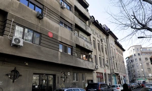 Clădire cu risc seismic în București - bulină roșie FOTO Inquam Photos / George Călin