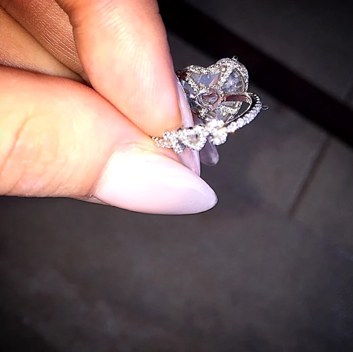 Lady Gaga a fost foarte fericită când a primit acest inel de logodnă / foto: arhiva personală