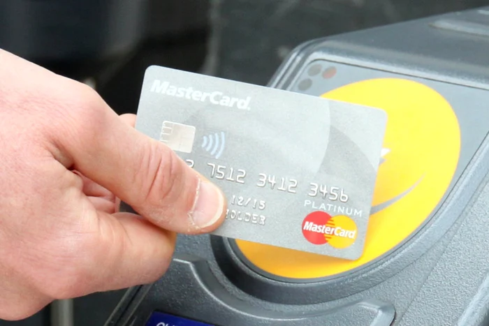 MasterCard a practicat comisioane de 1%, dar Comisia Europeană le-a plafonat în 2014 la 0,2% pentru cardurile de debit şi 0,3% pentru cele de credit