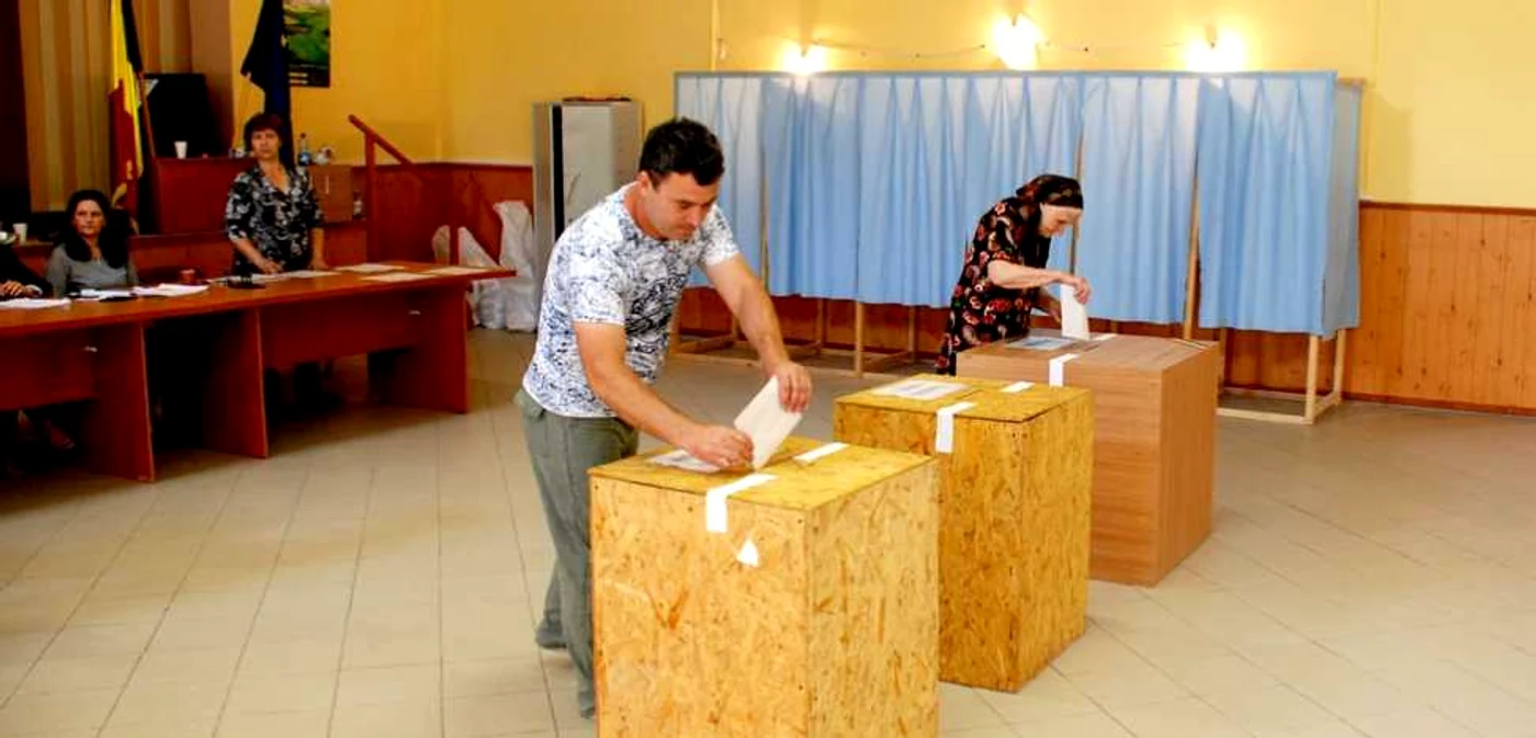 „Cum altfel putem explica atitudinea complice cu membrii de partid aflaţi în secţie şi care interveneau evident în procesul de votare, conducând alegătorii către cabina de vot?“