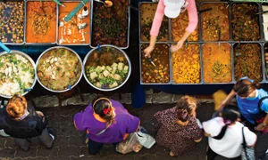Street food in Thailanda (@Shutterstock) jpg