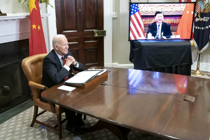 Interior casa albă, președintele Joe Biden în teleconferință cu președintele chinei, Xi Jinping