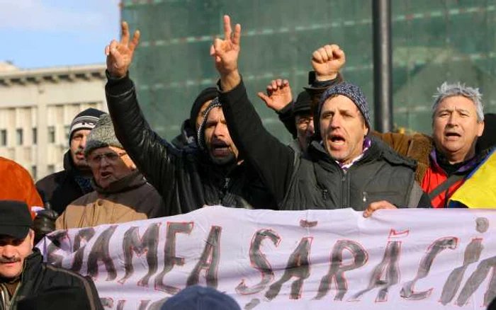 Peste mai puţin de o lună, românii vor consemna trecerea a 25 de ani de la Revoluţie