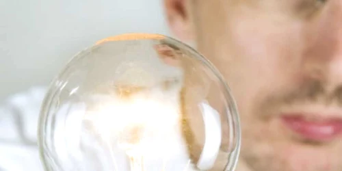 Filamentul generează multă căldură 