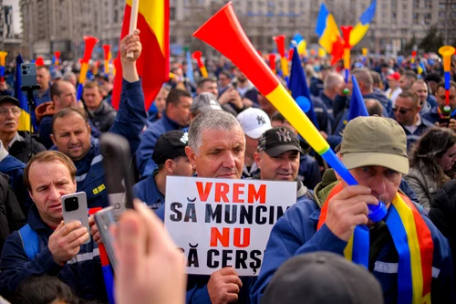 Mineri din Gorj protestează în fața Guvernului FOTO Mediafax 