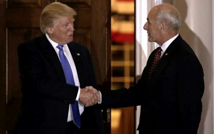 Donald Trump şi John Kelly (dreapta) Foto: EPA