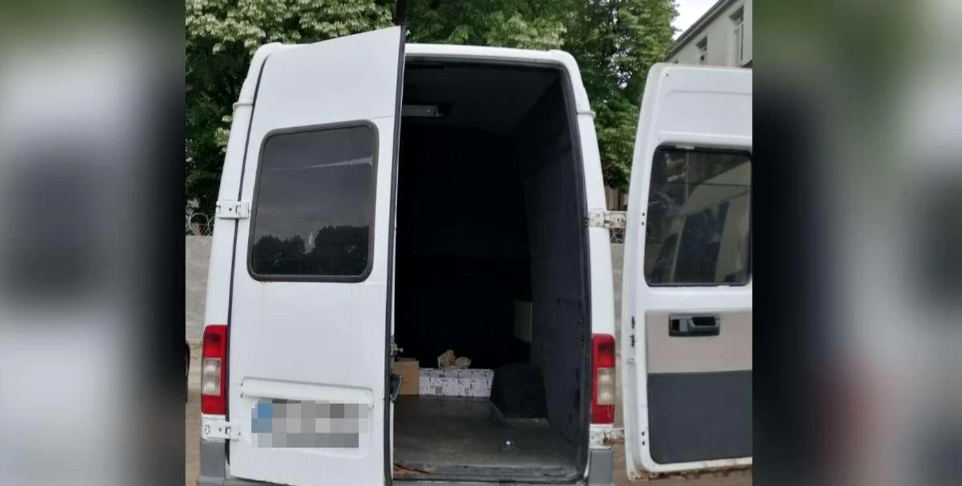 Microbuzul în care au fost găsiți migranții