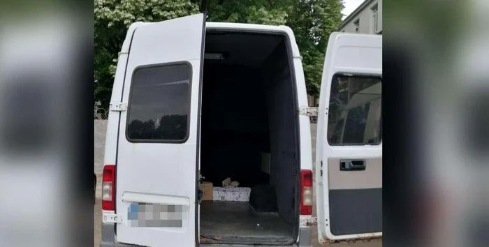 Microbuzul în care au fost găsiți migranții