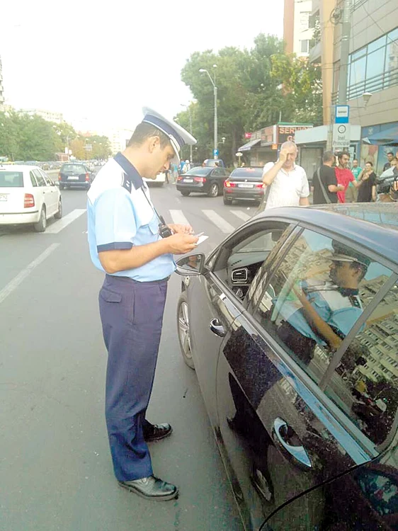 Cei mai mulți șoferi au fost  amendați pentru că au  depășit coloana la semafor 