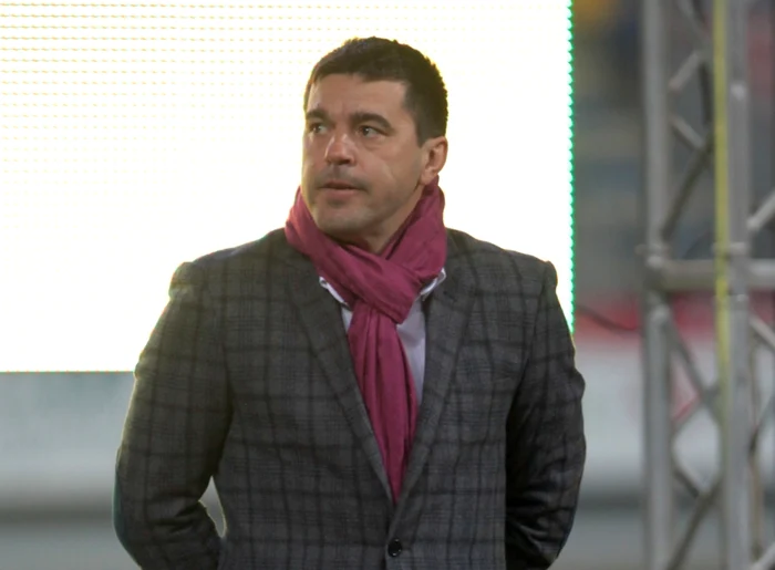 
    Cosmin Contra se află la prima experienţă de antrenor în Asia, după ce în Europa a condus echipele Petrolul Ploieşti şi Getafe (Spania)Foto: arhiva Click!  