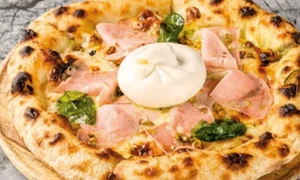 pizza cu mortadella si fistic jpg