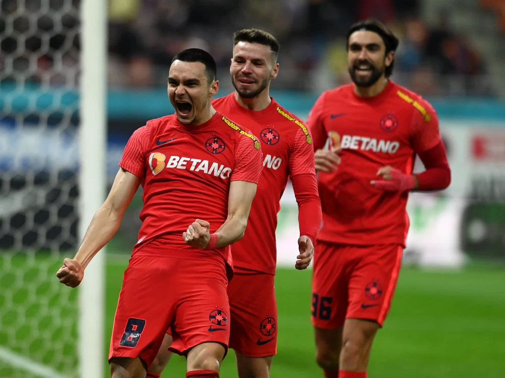 Adrian Gheorghe Șut și Andrei Ioan Cordea se bucură de victorie FOTO Sportpictures