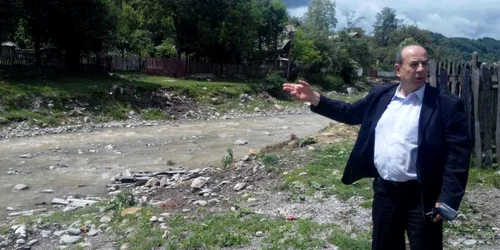 Case in pericol la Runcu