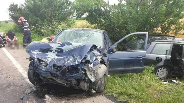 În accident au fost implicate 2 maşini FOTO ISU Ialomiţa