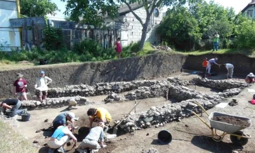 Templu roman descoperit lângă Cetatea Alba Iulia, cercetat cu studenţi de la Universitatea Princeton jpeg