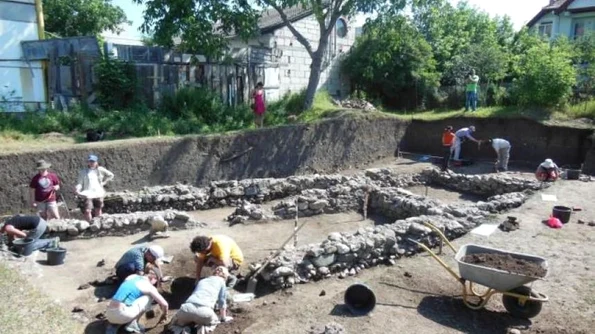 Templu roman descoperit lângă Cetatea Alba Iulia, cercetat cu studenţi de la Universitatea Princeton jpeg