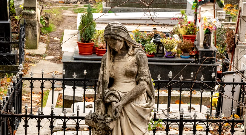 Piatra funerară unde este înmormântată Elena Isvoranu FOTO Cimitirul Bellu