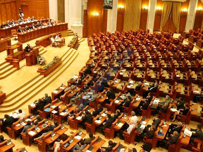 
    Camera Deputaților a adoptat legea privind starea de alertăfoto: arhiva Click!  