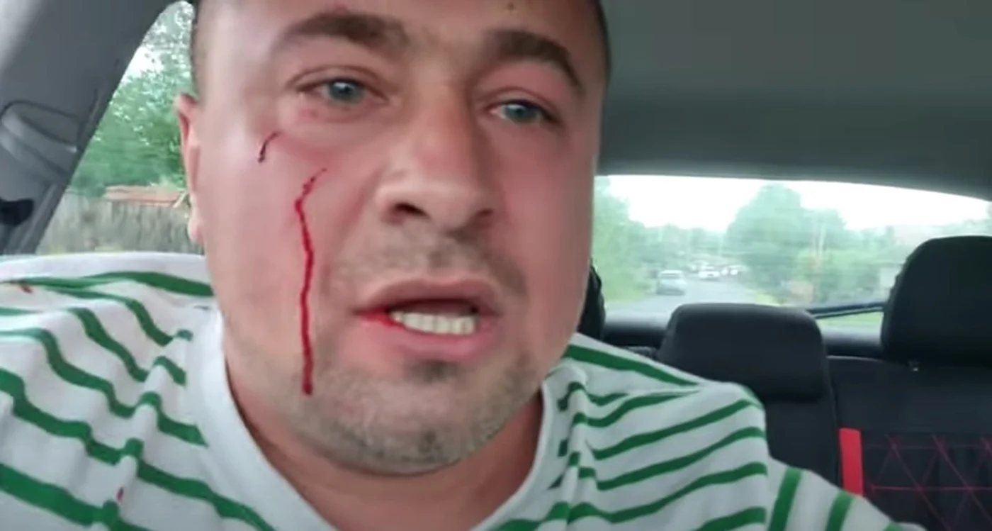 
    Trei persoane reţinute în cazul bărbatului agresat în traficFoto: News.ro  