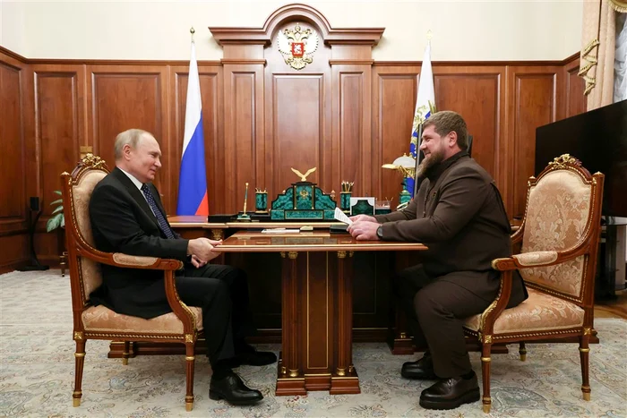 Kadîrov (dreapta), primit de Putin la Kremlin FOTO EPA -EFE