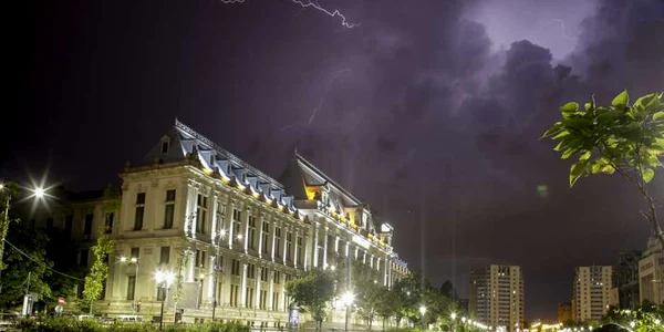 Fulgere Bucuresti - furtuna - vreme - meteo FOTO Inquam 