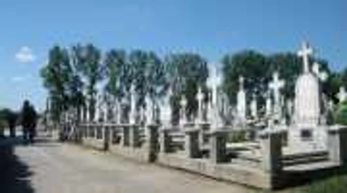 Cimitirele brăilene devin tot mai neîncăpătoare