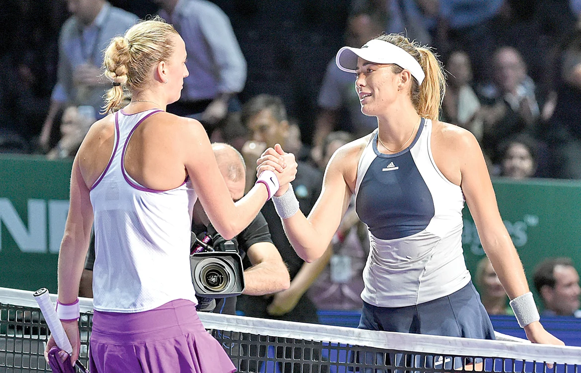 Petra Kvitova (stânga) şi Garbine Muguruza au mers împreună în semifinalele Turneului Campioanelor