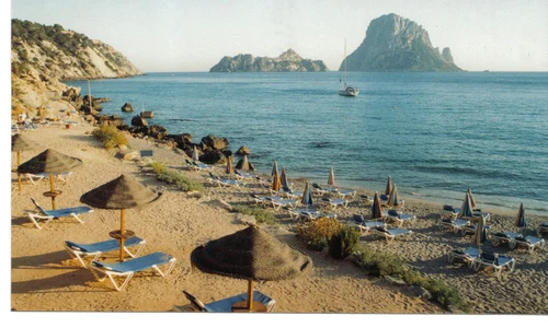 Cele mai frumoase staţiuni din Spania: plaja Cala D'Hort din Ibiza jpeg
