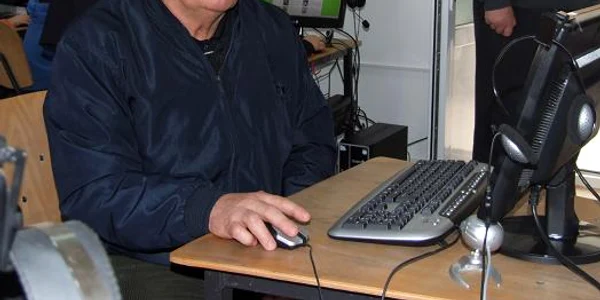 Nică Măciucă a învăţat tainele computerului la 57 de ani