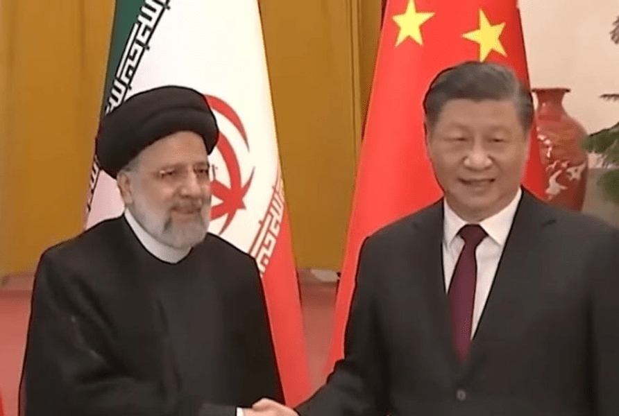 Președintele Chinei a salutat solidaritatea cu Iran, cu ocazia întrevederii cu șeful statului iranian VIDEO