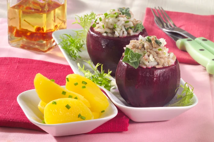 
    Sfeclă umplută cu carne  