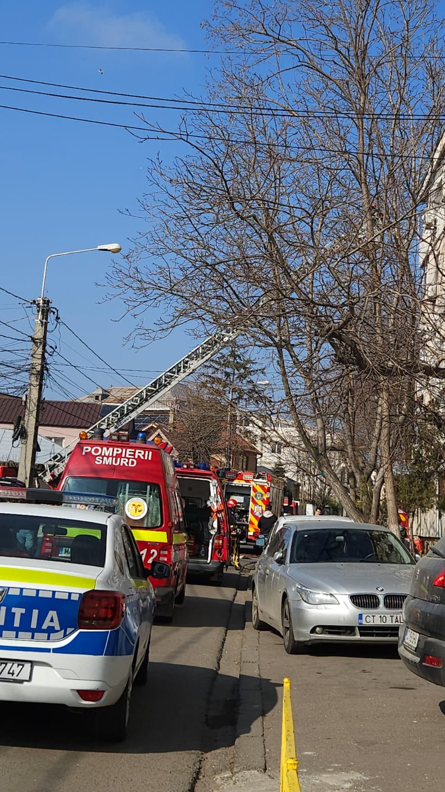 Foc într-o locuință din Constanța: bătrână cu arsuri grave pe corp. Foc într-o locuință din Constanța: bătrână cu arsuri grave pe corp.