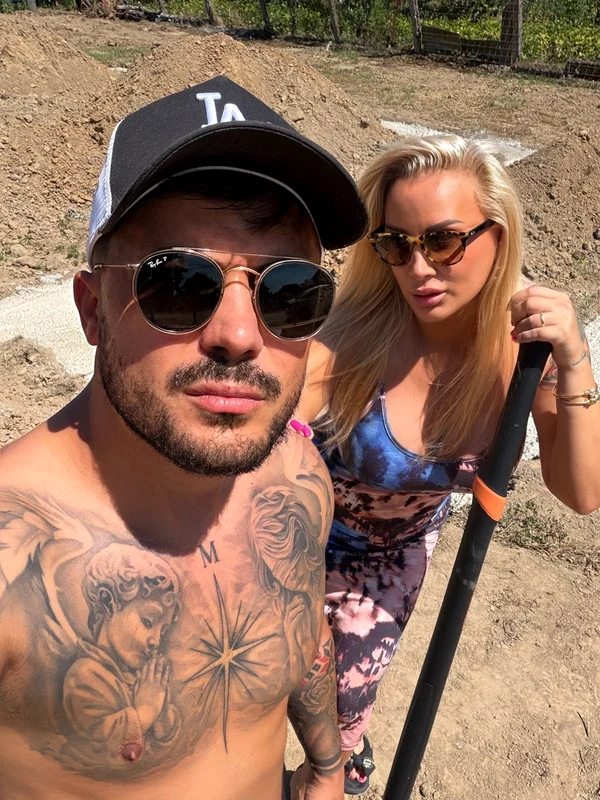 Simona Trașcă și Marian Buzilă au început lucrul la casa lor foto: Click!