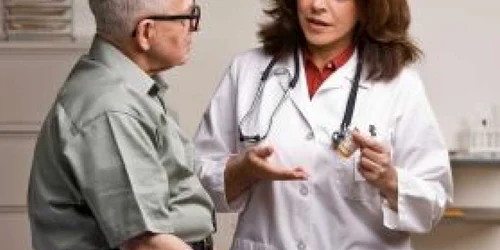 Buzău: Bolnavii cronici, puşi să meargă mai des la farmacii