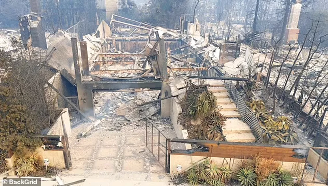 Anthony Hopkins și-a pierdut casa în incendiile din Los Angeles FOTO Backgrid