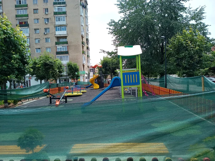 Locul de joacă a fost închis pentru reparații după doar trei zile Foto: Alin Ion